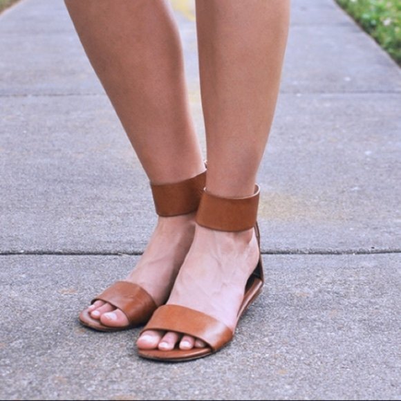 Frye Carson Ankle Zip Up Tan Casual Leather Sandal - Picture 5 of 11